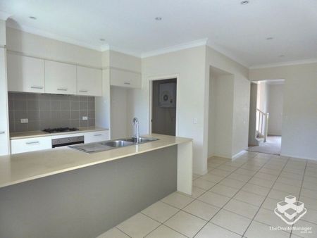 3 BEDROOM LUXURY TOWNHOUSE 100M TO WESTFIELD - Photo 4