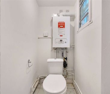 A one bedroom apartment to rent, available now having been refurbis... - Photo 6