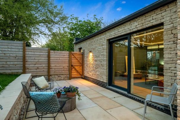 5 bedroom detached house to rent - Photo 1
