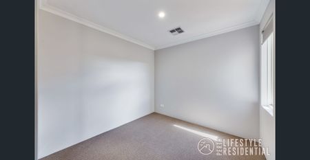 LOVELY CORNER POSITION! - Photo 5