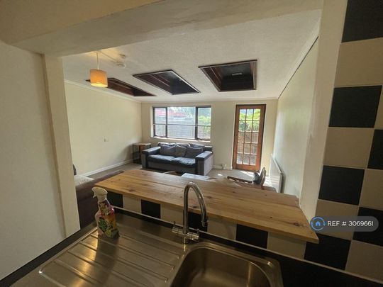 5 bedroom terraced house to rent - Photo 1