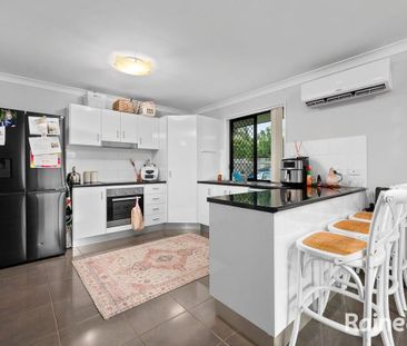 CHARMING THREE BEDROOM HOME IN KIRKWOOD - Photo 4