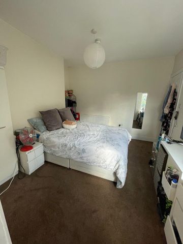 1 bedroom in a house share to rent - Photo 4