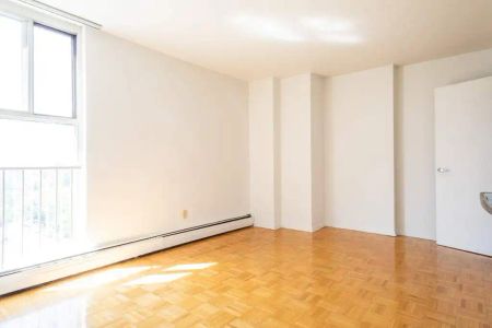 Bloor-Annex Residences — 2-Bedroom 1-Bath - Photo 4