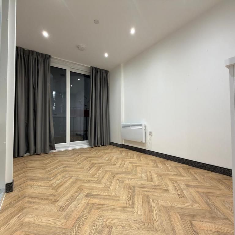 Studio to rent - Photo 1