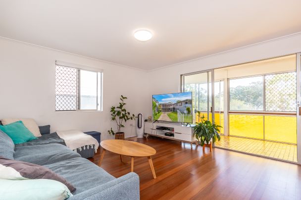 8 View Street, Woody Point QLD 4019 - House For Rent | Domain - Photo 1