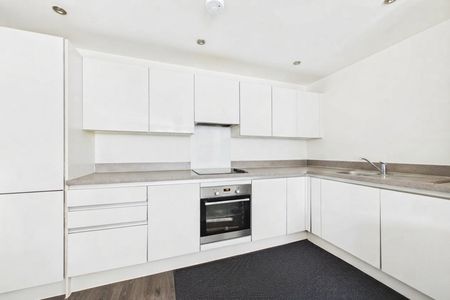 1 bedroom Flat in Kidwells Close, Maidenhead - Photo 3