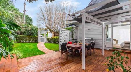 A real family home in heart of Epsom - Photo 3