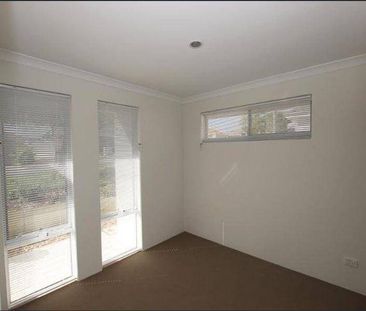 Front-Facing 3×2 Villa with Big Courtyard & Double Garage - Photo 4