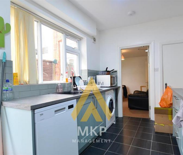 4 bedroom terraced house to rent - Photo 6