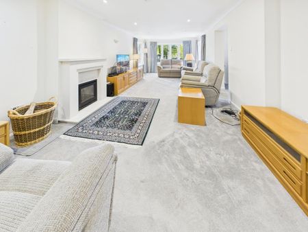 5 bedroom bungalow to rent - Photo 3