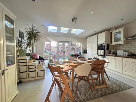 4 bedroom townhouse to rent - Photo 4