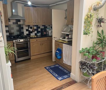 Room in a Shared House, Jephson Road, E7 - Photo 2