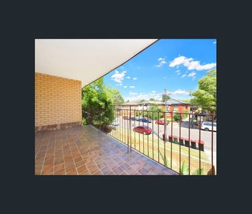 Spacious 3 Bedroom Apartment | Prime Location | Walk to Station - Photo 5