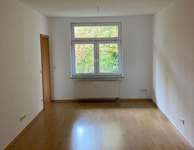 Schöne 2-Raum Wohnung mit Balkon und Küche - Foto 1