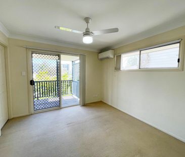 Large 3 Bedroom Townhouse in East Brisbane ! - Photo 1