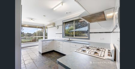 FAMILY HOME IN CENTRAL SEBASTOPOL LOCATION - Photo 3