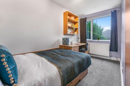 21 KELSO GARDENS Leeds - LS2 9PS - Photo 2