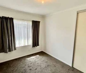 Contemporary Gem: 3 Bedrooms, 1 Bath, Double Garage, Recently Renov... - Photo 2