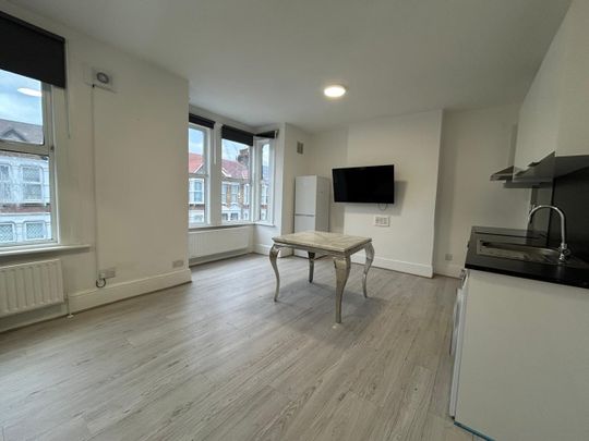 2 Bed Flat, Harley Road, NW10 - Photo 1