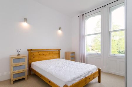 3 bedroom flat to rent - Photo 4