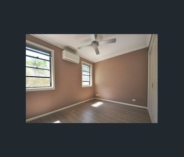 Cozy Townhouse with Convenient Location - Photo 2