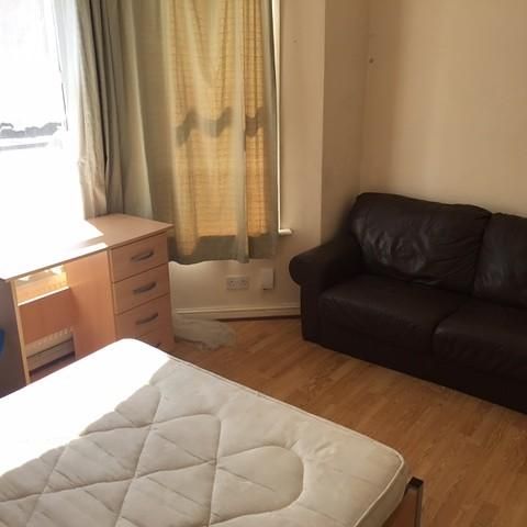 3 bedroom flat to rent - Photo 1