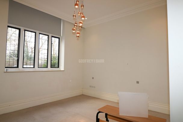 Courtyard House Mill Hill NW7 - Photo 1