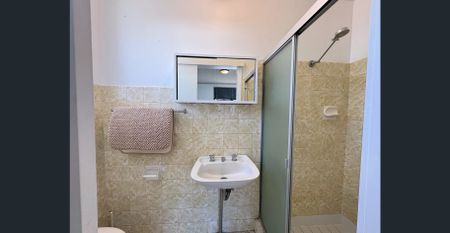 Newly refurbished fully furnished unit in the heart of Town! - Photo 4