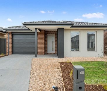 4 BEDROOM FAMILY HOME! - Photo 3