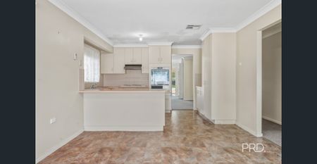 38 Balleroo Crescent, Glenfield Park NSW - Photo 4