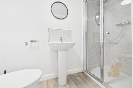 East Hill, Colchester - Photo 5