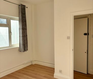 2 Bed Flat, St. Andrew's Road, E17 - Photo 4