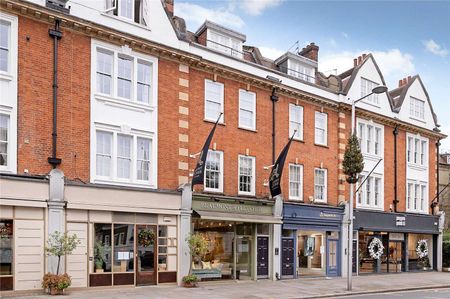 light and spacious one-bedroom apartment on the second floor (without lift) of a period building in Chelsea SW3. - Photo 3