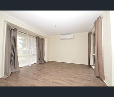 6 Manisa Place, Cranbourne West, Vic 3977 - Photo 2
