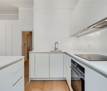 Beautiful one bedroom apartment with open plan reception room, doub... - Photo 5