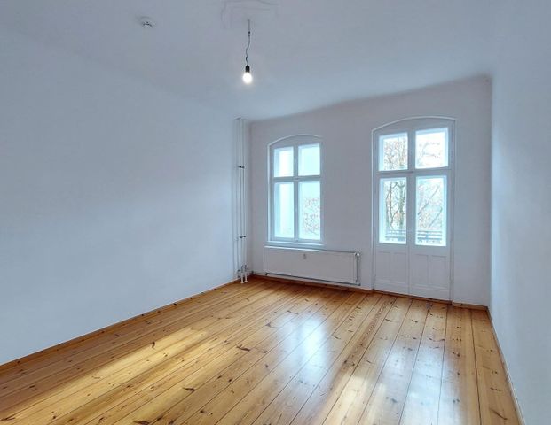 Altbaufans aufgepasst: 2-Zimmer-Wohnung mit Balkon in ruhiger Lage zu vermieten! - Photo 1
