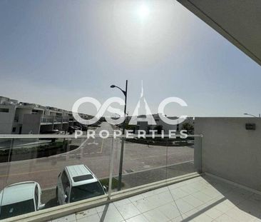 FULLY FURNISHED | GREAT COMMUNITY | WITH PARKING - Photo 4