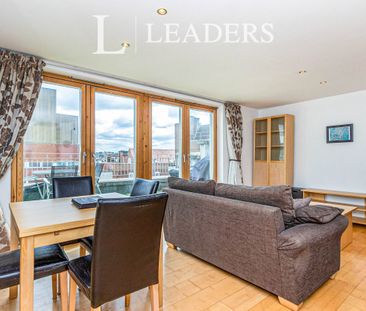 2 bedroom apartment to rent The Oaks Square, Epsom, KT19 - Photo 2