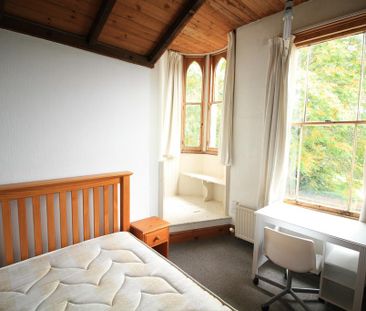 6 bedroom detached house to rent - Photo 4