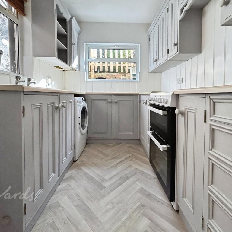 2 bedroom end of terrace house to rent - Photo 1