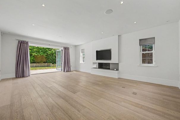 5 bedroom detached house to rent - Photo 1