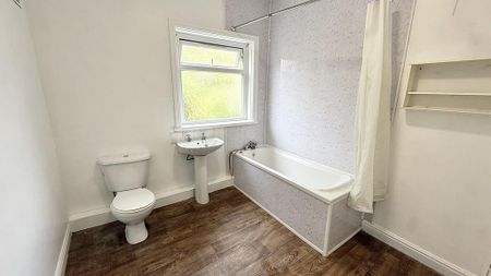 2 bedroom terraced house to rent - Photo 4