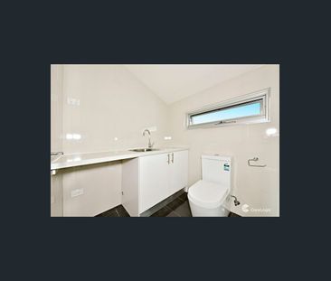 STUDIO APARTMENT READY TO MOVE INTO - Photo 4