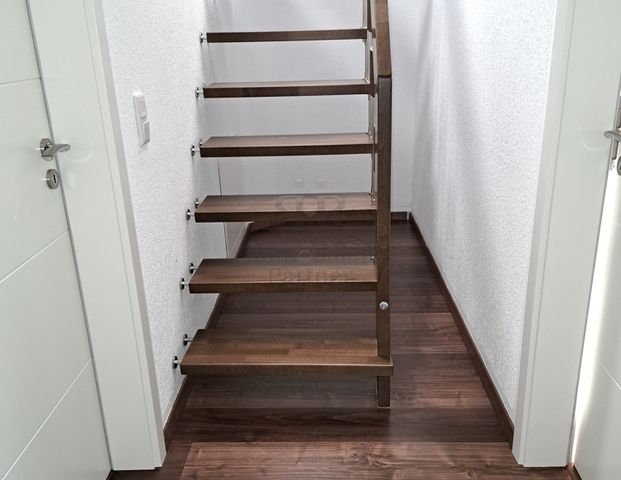 Schicke Maisonette-Wohnung in einem 2-Familienhaus mit toller Aufteilung und Balkon! - Photo 1