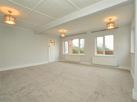3 bedroom detached bungalow to rent - Photo 2