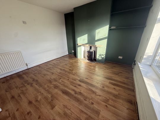 Scale Hill, Huddersfield - Photo 1