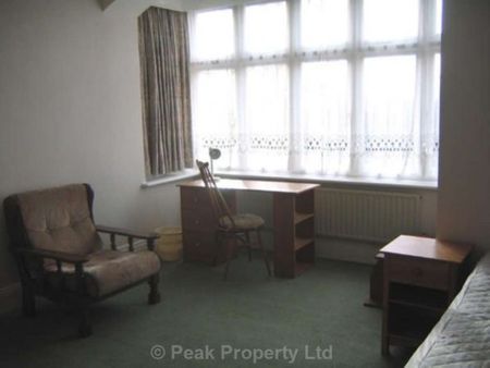 1 Bed - Huge Rooms, Room 1, Canewdon Road, Westcliff On Sea - Photo 3