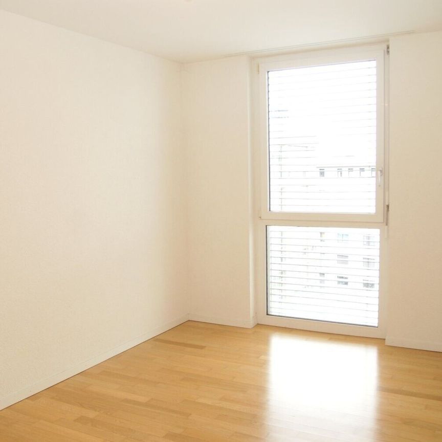 SPACIEUX 4,5 pièces de 136 m2 situé dans un immeuble moderne - Foto 1