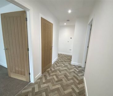 Bowbridge Road, Newark, Notts, NG24 - Photo 2